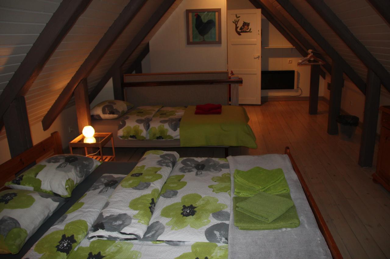 Julia'S Guesthouse B&B Hnaus Luaran gambar