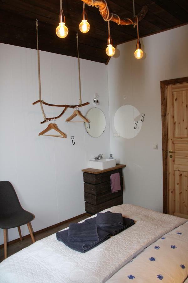 Julia'S Guesthouse B&B Hnaus Luaran gambar